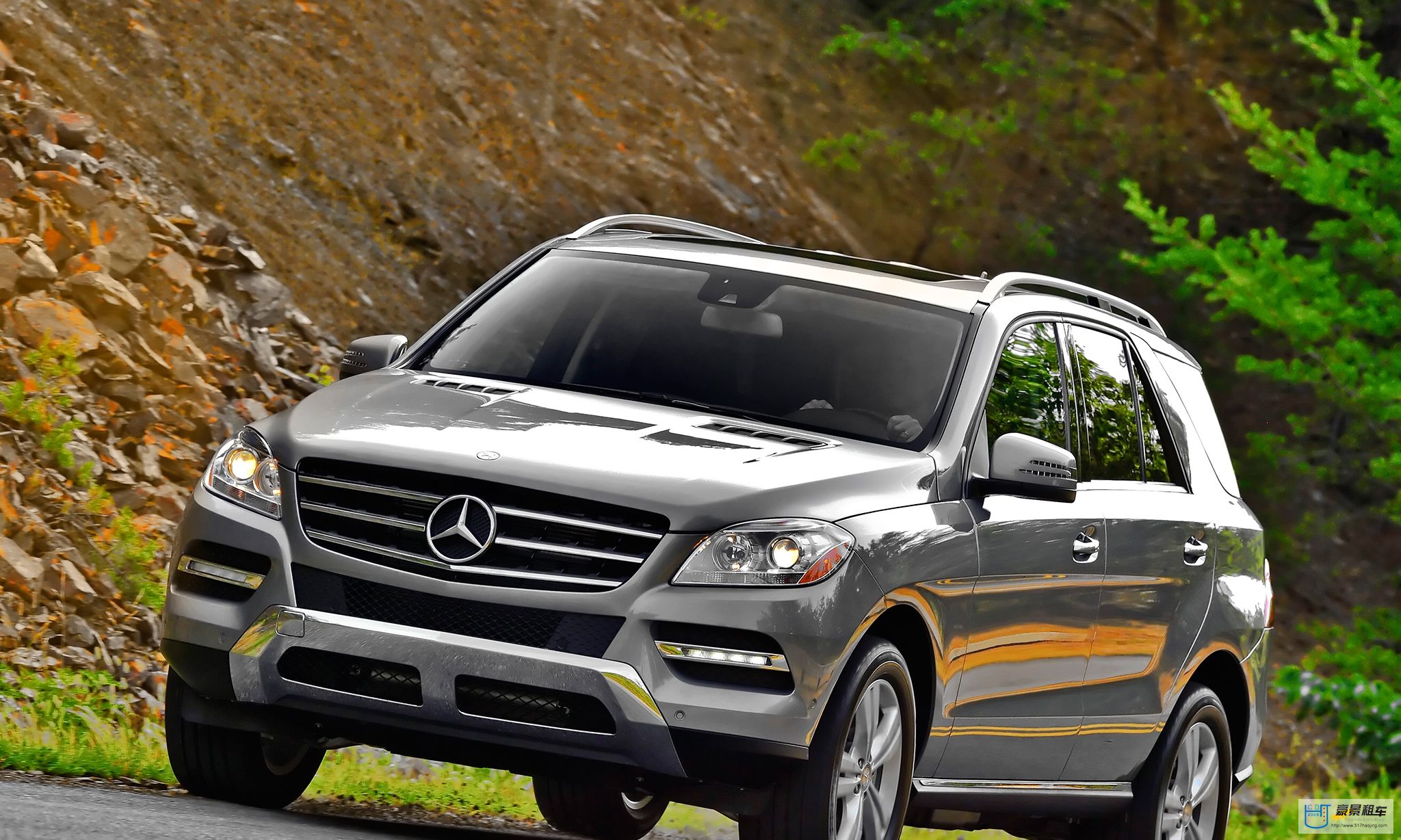 2014-mercedes-benz-ml350-4matic-three-quarters-view-low-in-m